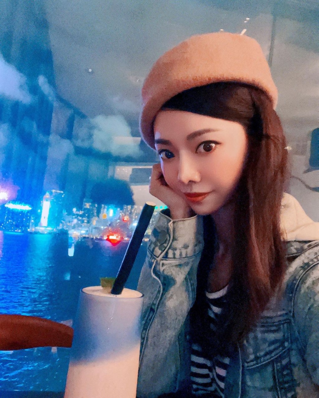 陳熹潼的樣貌有點像前女子組合2R的成員Race。