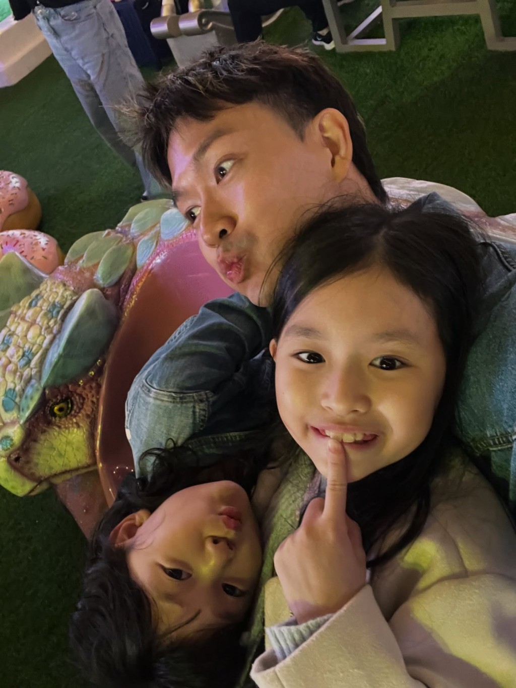 當年二人結婚時,有傳聞指是「雙喜臨門」。