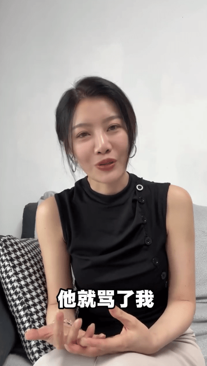 再次堅拒後,該導演將她辱罵並封鎖。