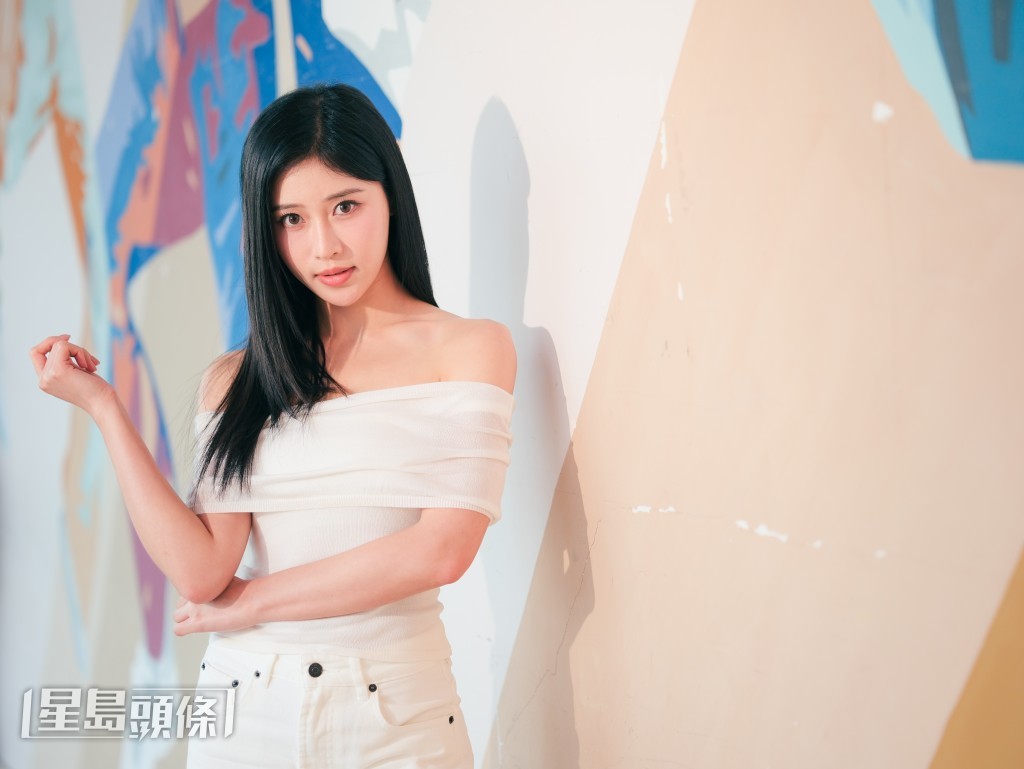 港姐出身的倪樂琳表示,有人認為她加入女團是「降咗呢」。