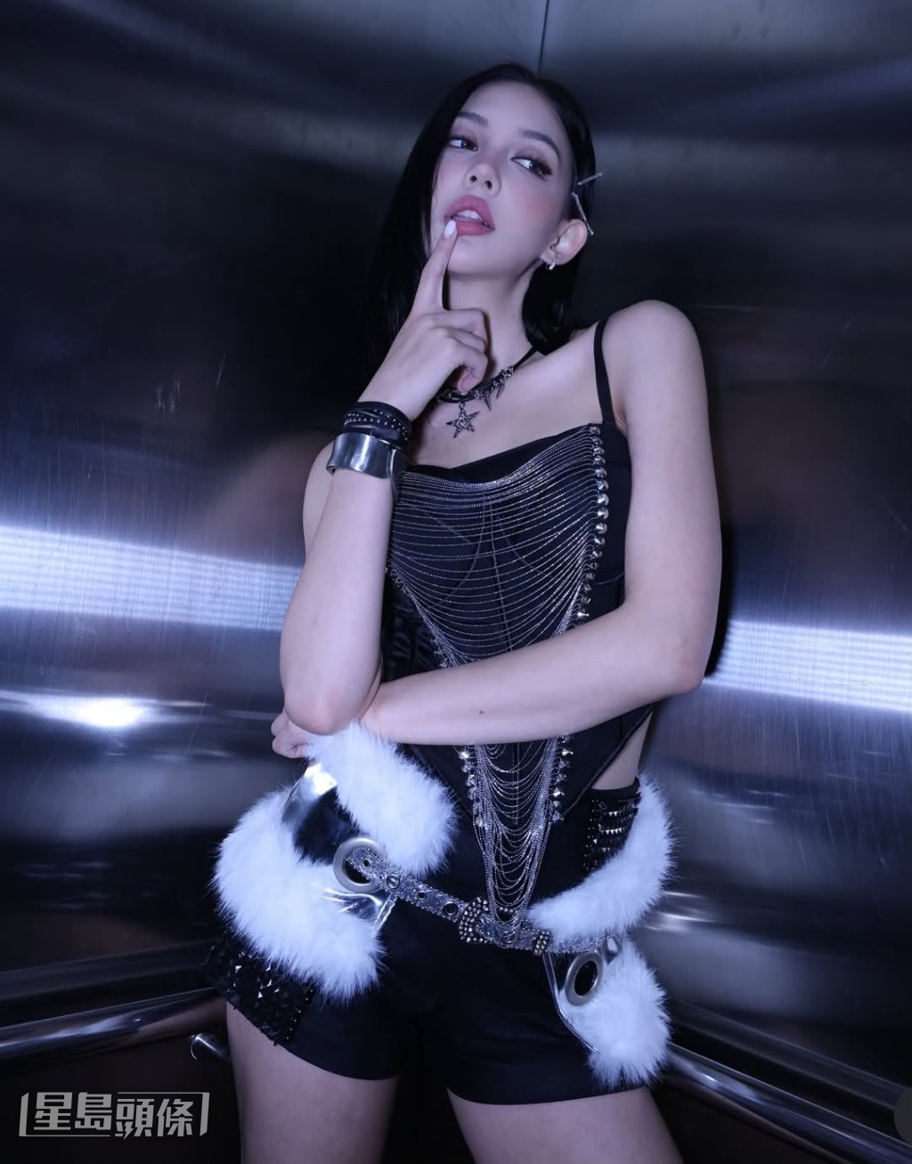 身高178cm的喬美莎,擁有一雙修長美腿。