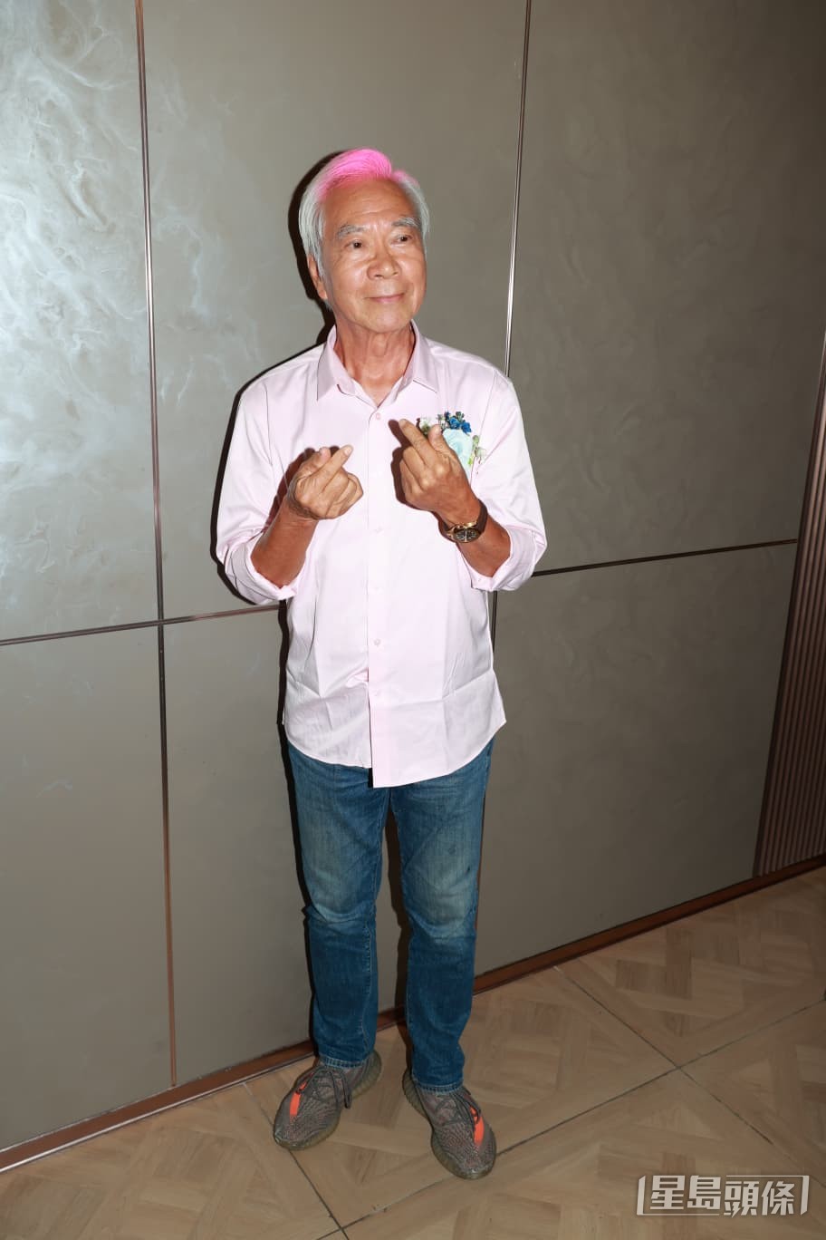 基哥看起來瘦了一個尺碼。