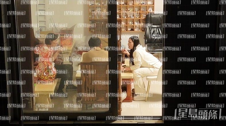 王青霞目前已回到丈夫陳生身邊。