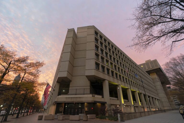 美中聯合執法破獲毒窟 兩中國公民落網後被美方起訴