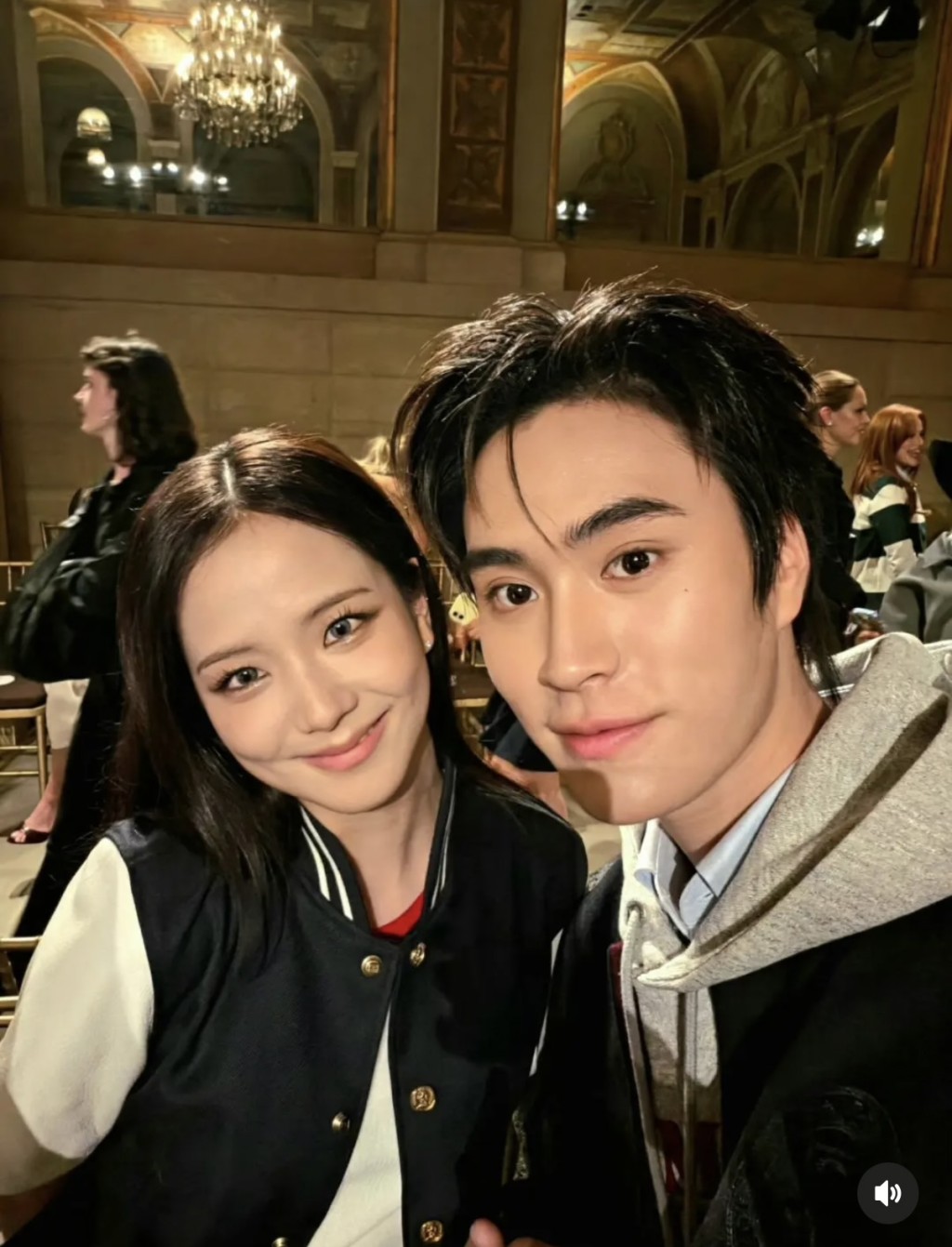 泰國男星Fourth亦上載與Jisoo的合照。
