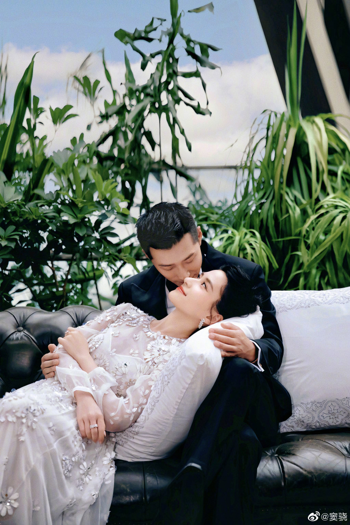 竇驍與何超蓮結婚,成為賭王女婿。
