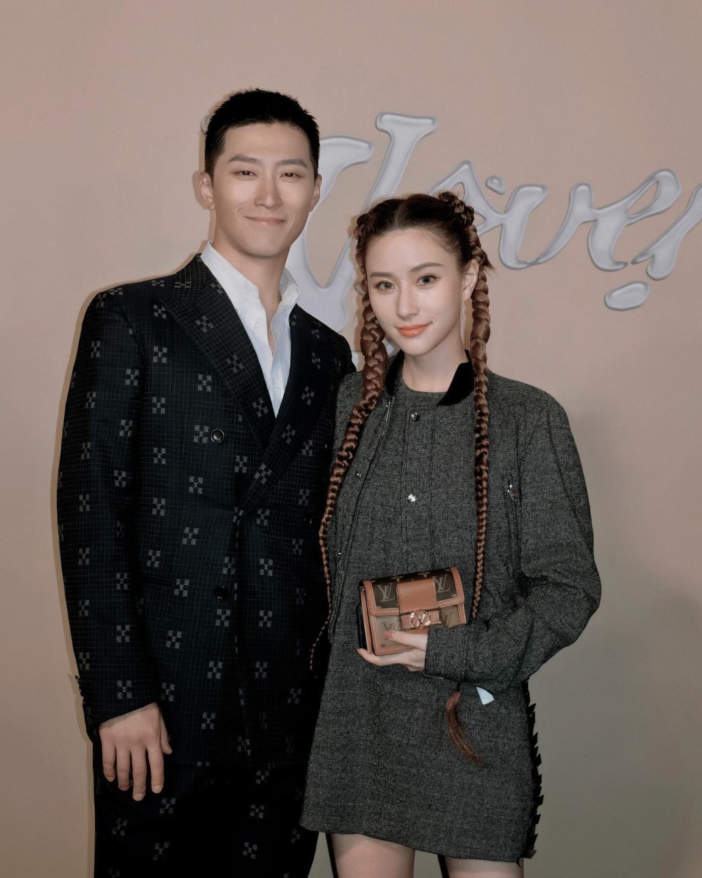 何超蓮與丈夫竇驍一同出席公開活動。
