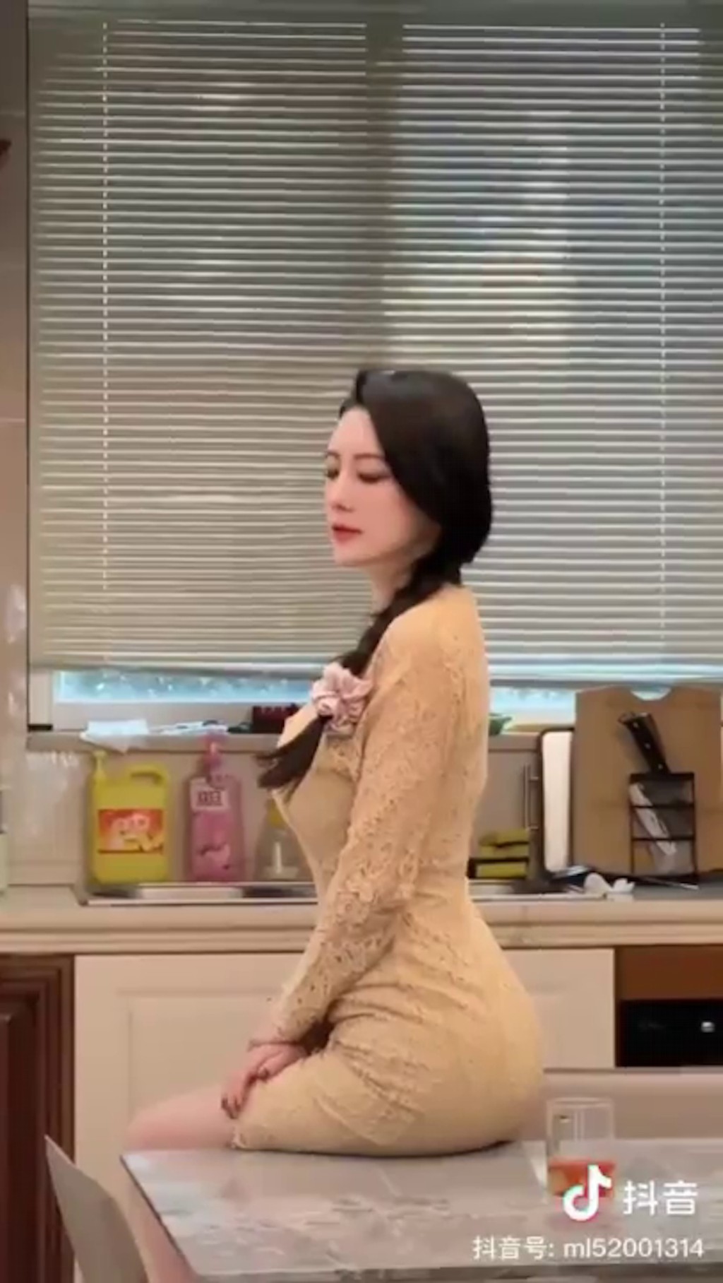廚房採用開放式設計。