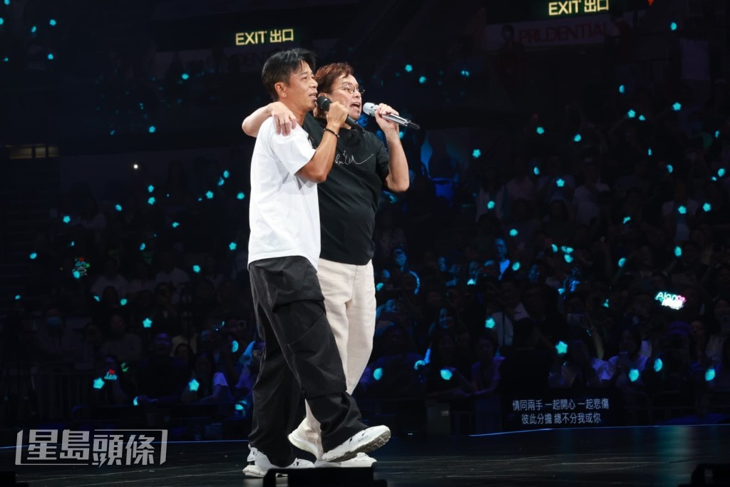 兩人隨後合唱了經典金曲《朋友》。