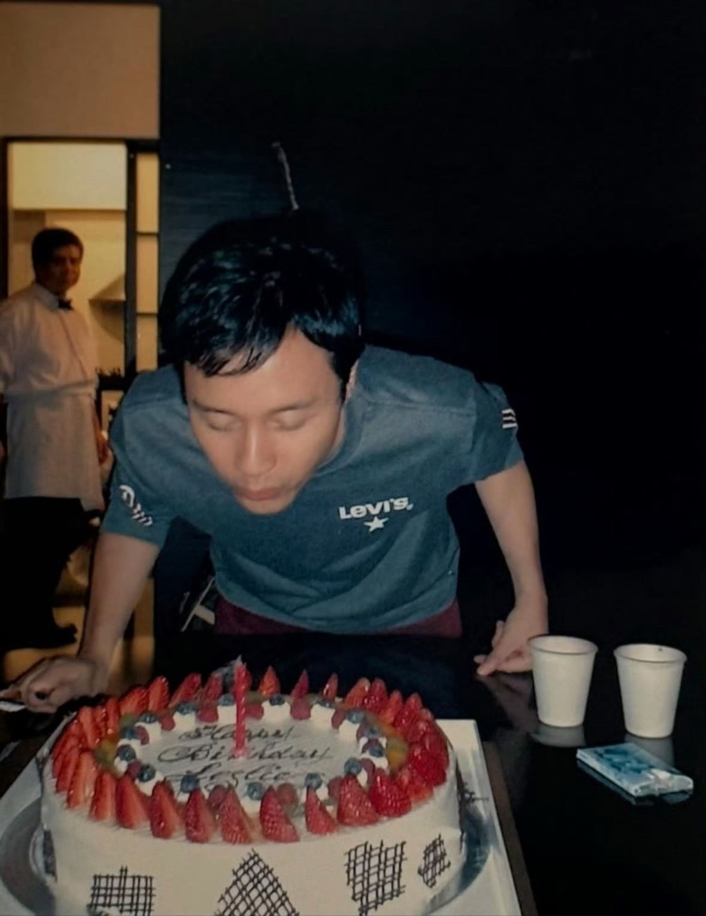 今年生忌,唐鶴德於Instagram分享了一張張國榮昔日的慶祝照片。