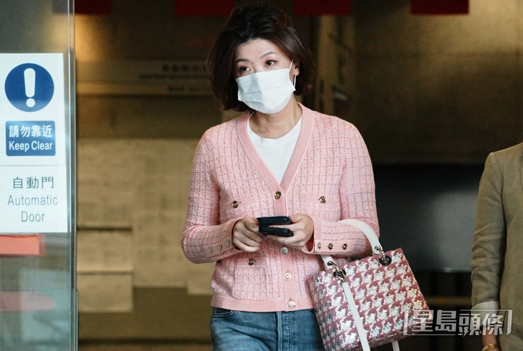 李明慧指與陳燿陽的離婚程序正在家事法庭進行,22年的婚姻即將結束。