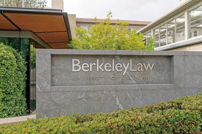 柏克萊加州大學法學院被聯邦政府指在招生過程中涉及種族歧視，校方否認指控。JHVEPhoto - stock.adobe.com