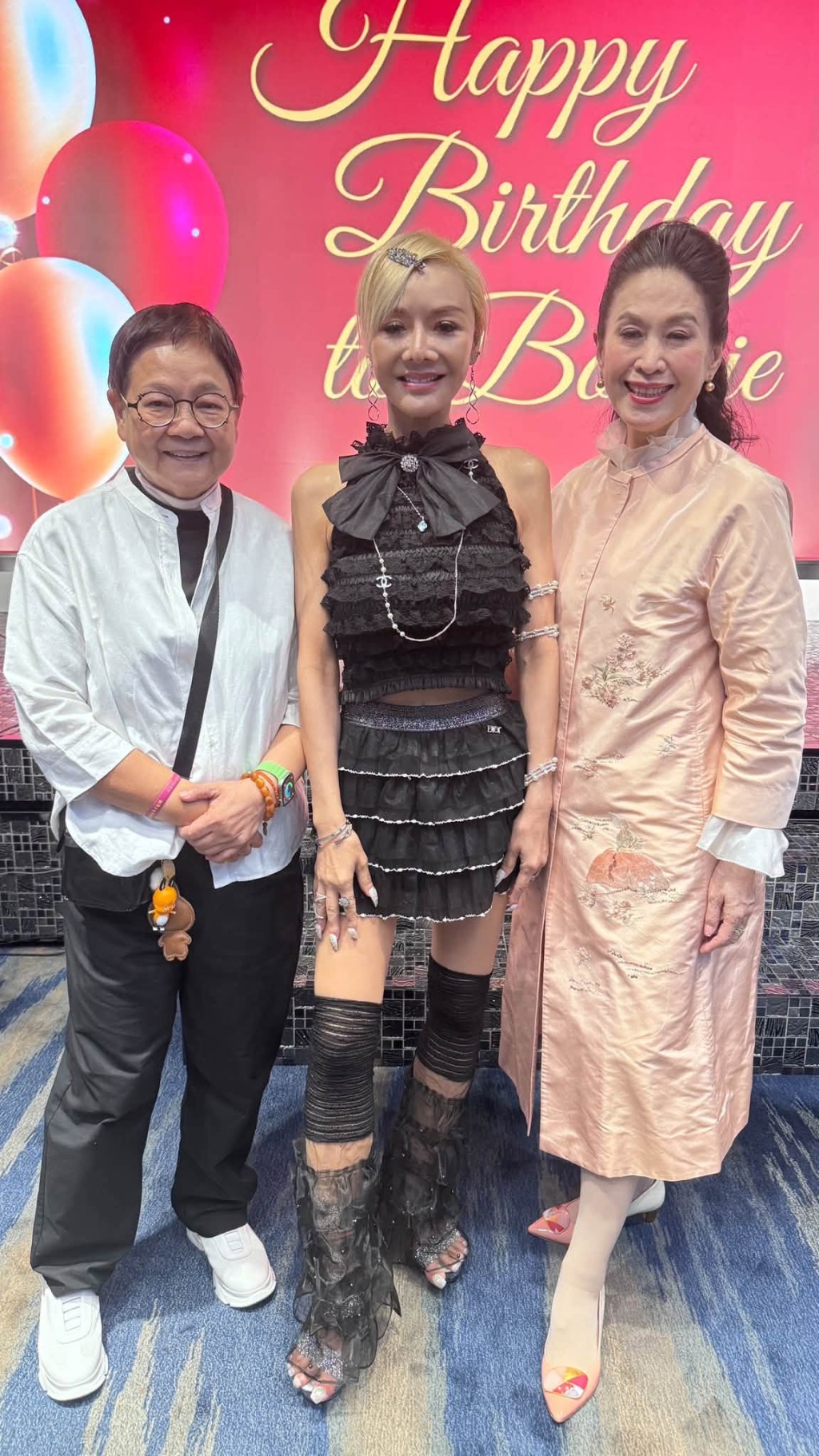 葉子楣與王玉環在派對上開心合照。(FB@汪曼玲 《快拍.曼鏡頭》)
