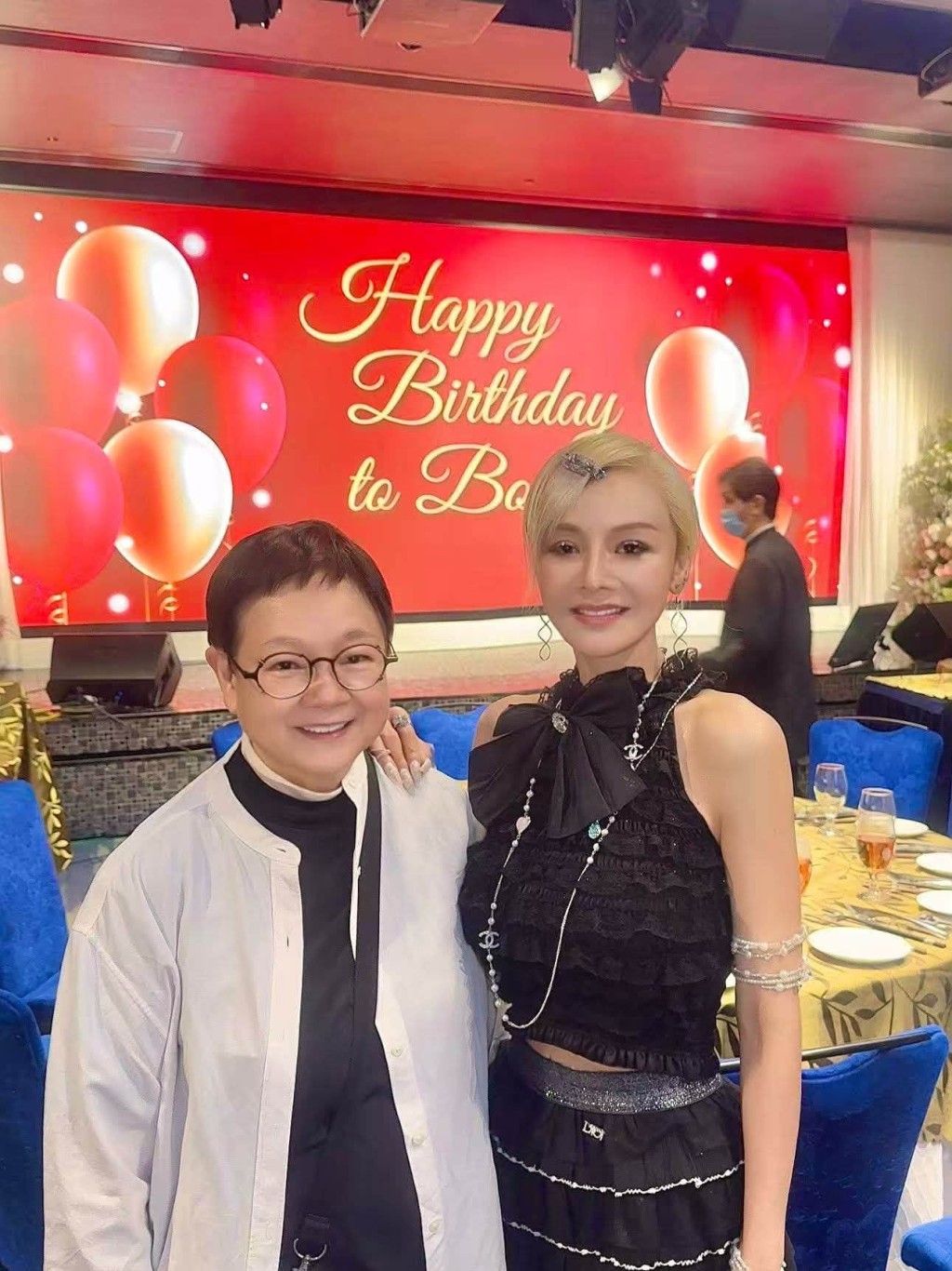 汪曼玲分享與葉子楣在生日宴上的合照。(FB@汪曼玲 《快拍.曼鏡頭》)