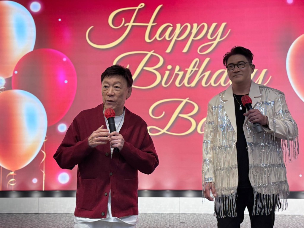 陳欣健上台發言,帶動現場熱鬧氣氛。