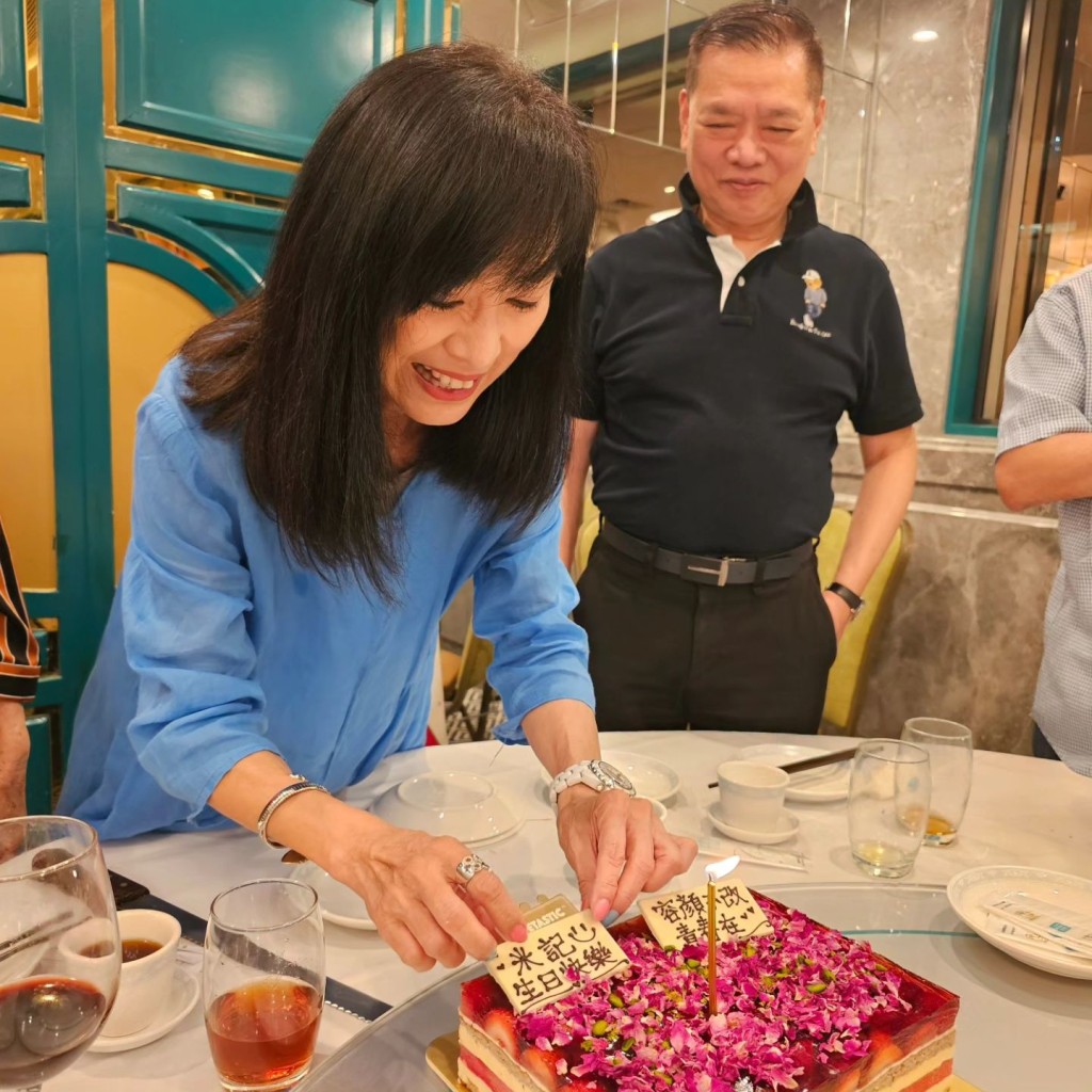 一眾金庸劇演員曾為米雪慶祝68歲生日。