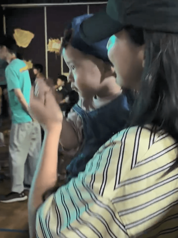 蕭哈哈看得十分投入。