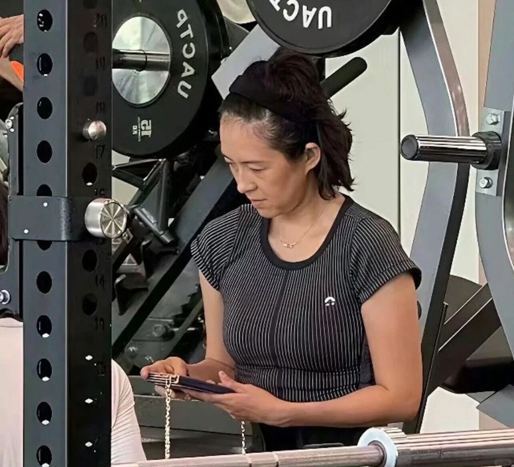 章子怡早前被拍到素顏健身,狀態被指變化明顯。
