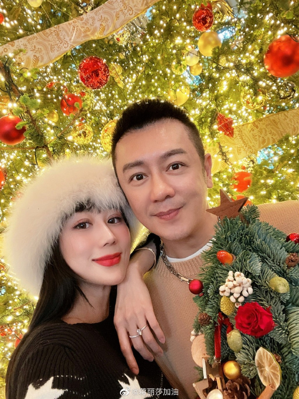 二人早前曾傳出婚變消息,隨後透過直播澄清並無其事。