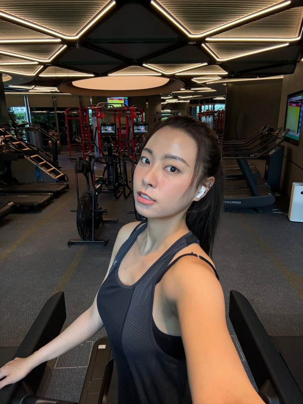 俞可程晒出性感健身照片。
