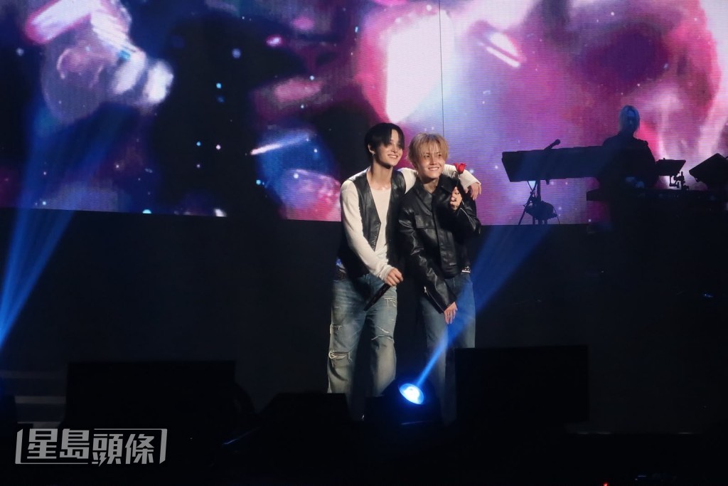 朴志焄與金道榮合唱周杰倫經典歌曲《告白氣球》。