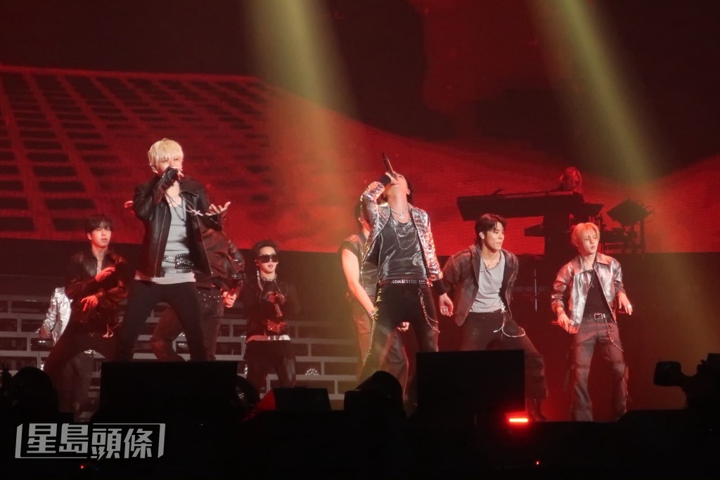TREASURE獻唱《사랑해》及《MY TREASURE》。