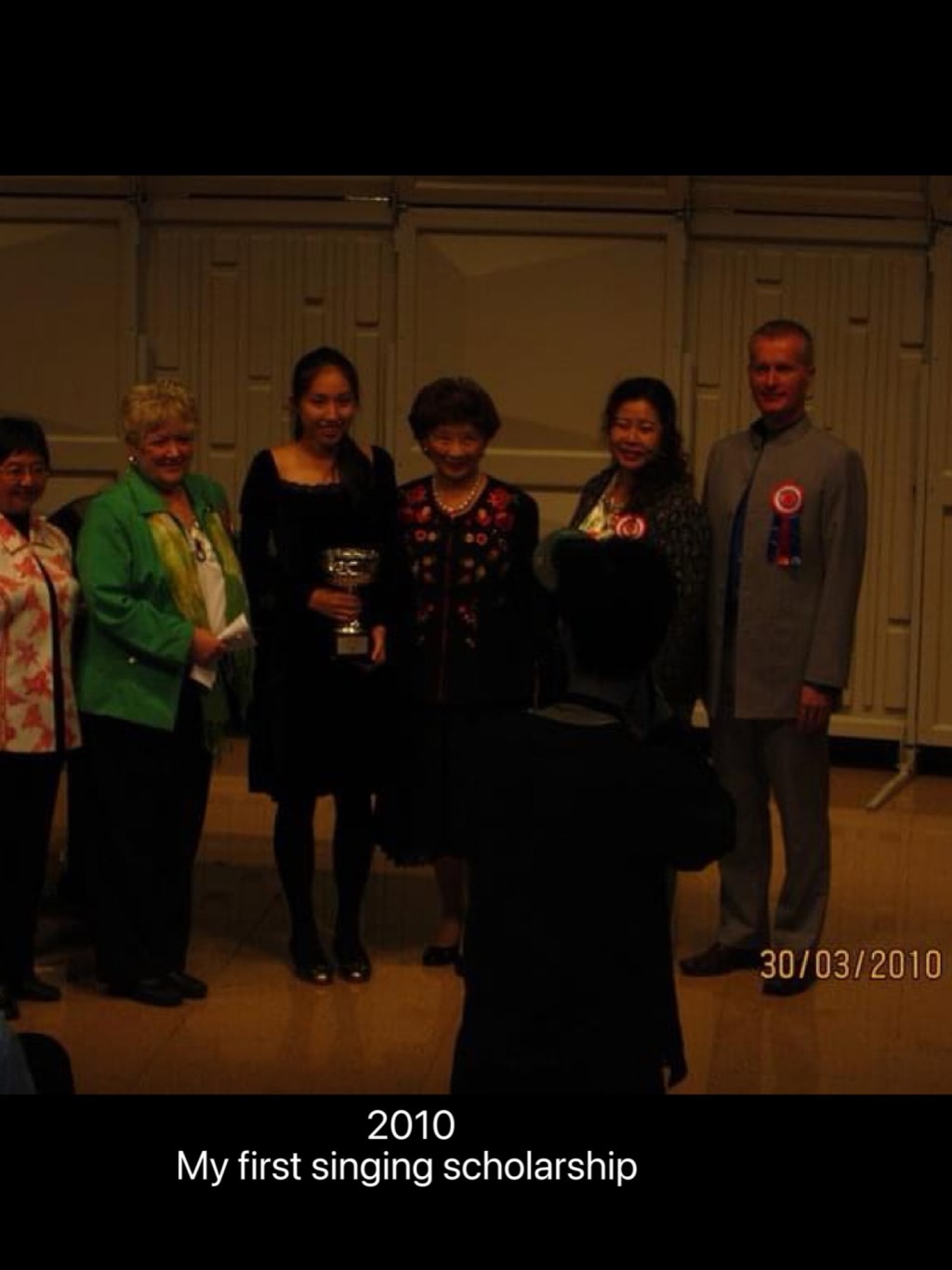 2010年獲得首個歌唱獎學金,海兒的音樂天賦早已獲得肯定。