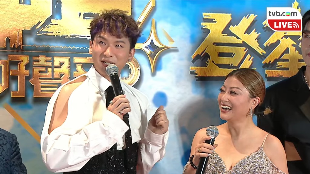 李佳的打扮被視為全場最性感。