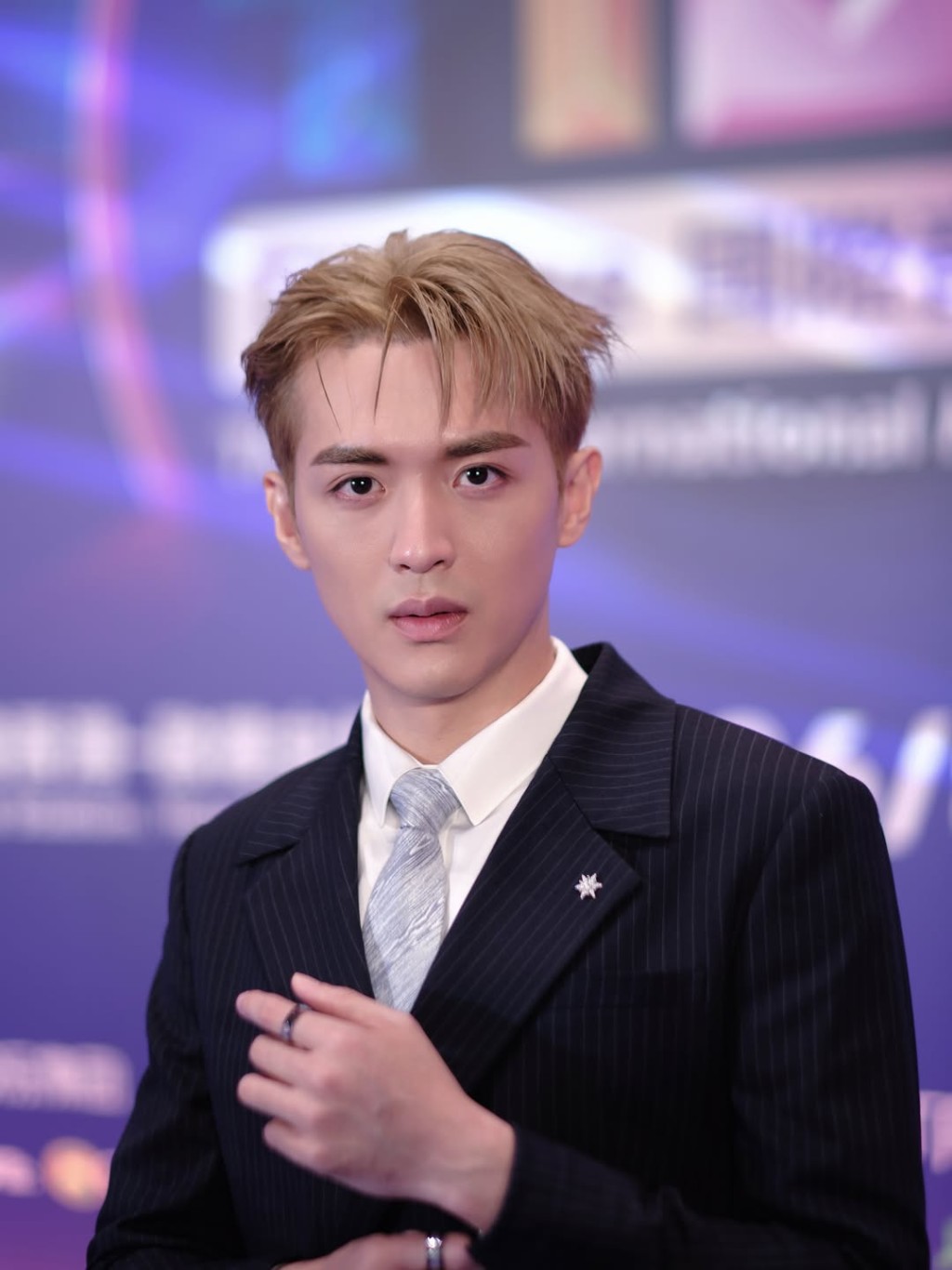 阮浩棕近日亦染上相似金髮,巧合令網民生疑。