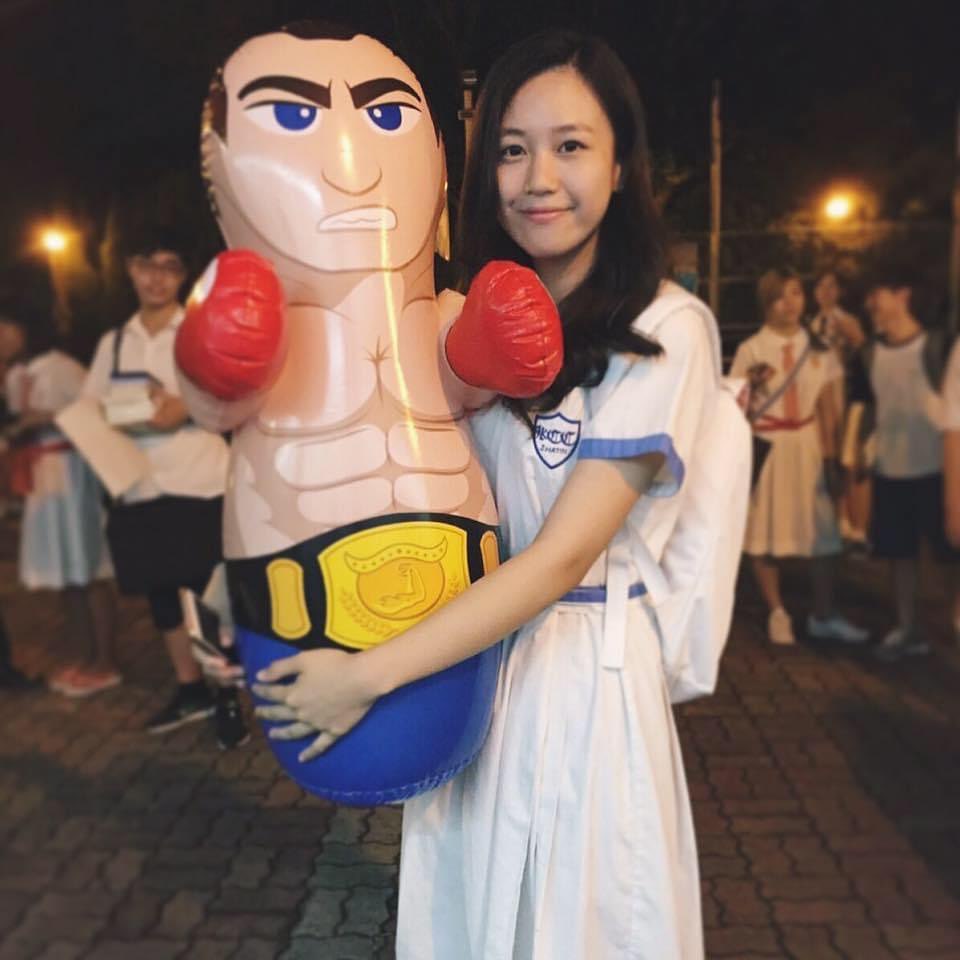 何沛珈中學就讀沙田蘇浙公學。
