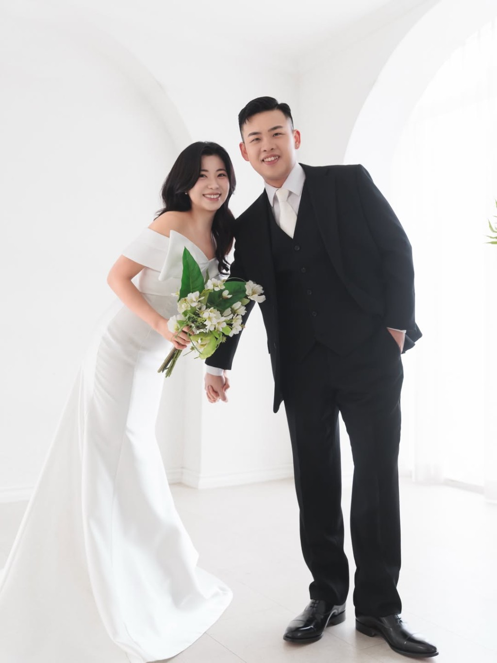 袁沅玉在社交平台發布婚紗照為婚禮預熱。