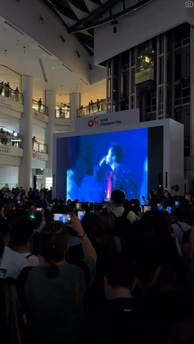商場數層樓均擠滿了參與活動的人潮。（Threads圖片）