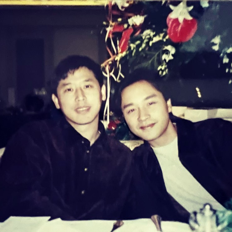 唐鶴德曾在平安夜於IG分享與張國榮的合照迎接聖誕。