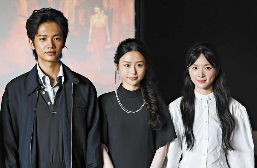 電影《給阿嬤的情書》主演王彥桐、王曉慧、李思潼一起出席活動。新華社
