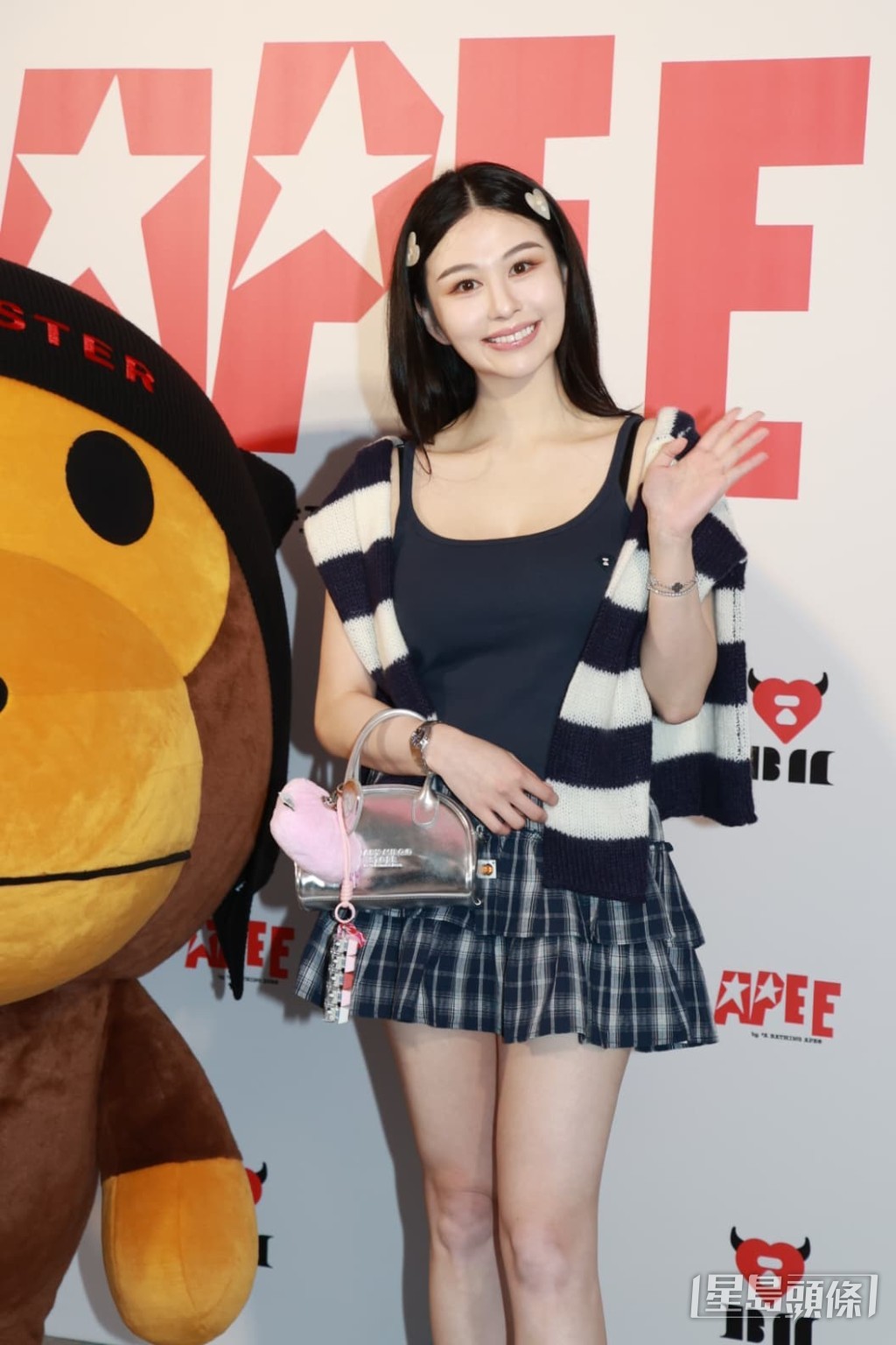 被問到是否已與BABYMONSTER聊天，沈月表示希望稍後有機會交談和合照。