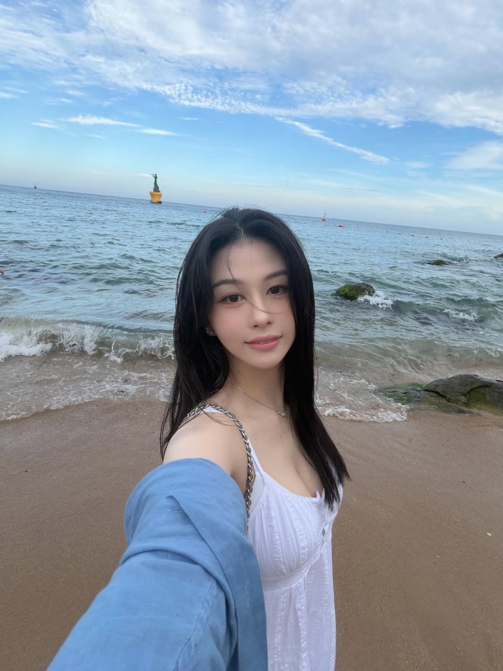 在陽光照射下，呈現若隱若現效果。