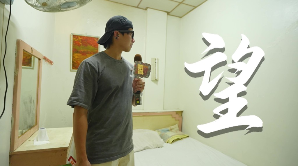 坤哥一進入房間,便被陳舊的裝修和昏暗的燈光所影響。