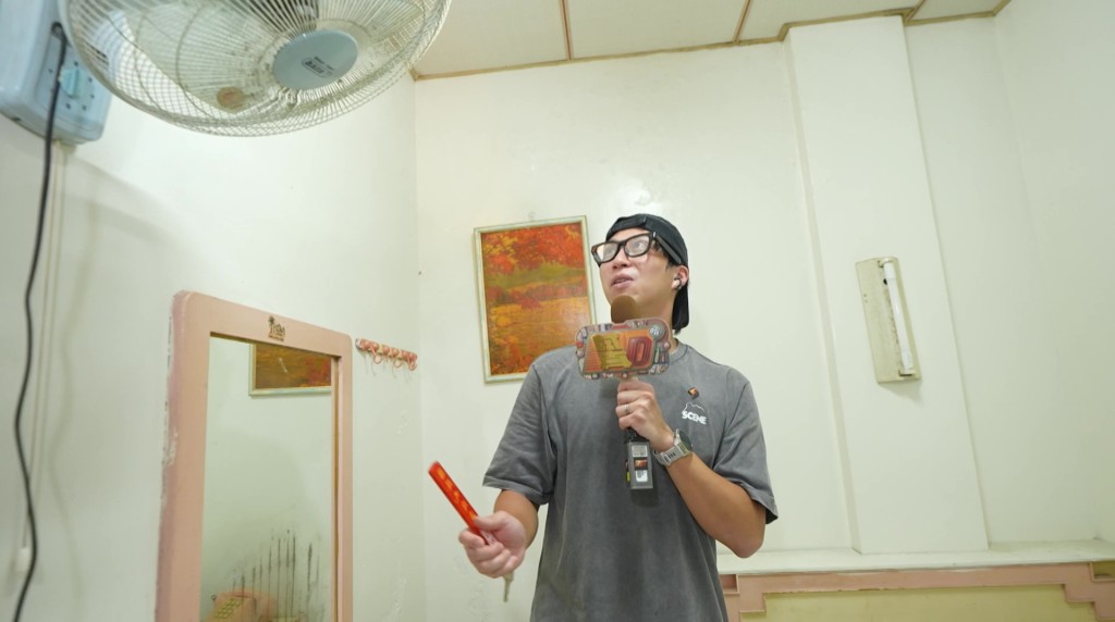 房間風扇積塵甚厚,坤哥擔心可能會影響呼吸道健康。