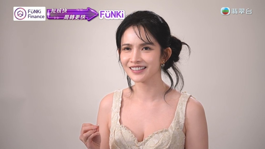 陳若思回憶起與吳兆麟初次相識的情景，臉上不禁泛起甜蜜笑容。