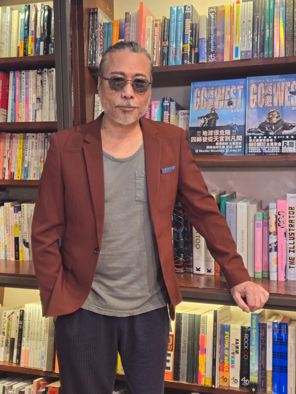 Danny透露，《凡間》MV的動畫是根據他的手稿，由內地動畫師製作而成；歌詞與錄音則是他與樂隊在美國完成。