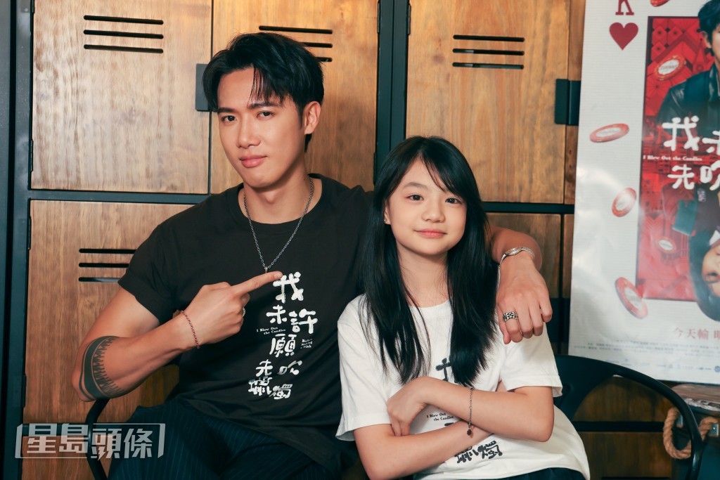梅靜妍年紀雖輕,但與前輩和男神同場演出毫不怯場。