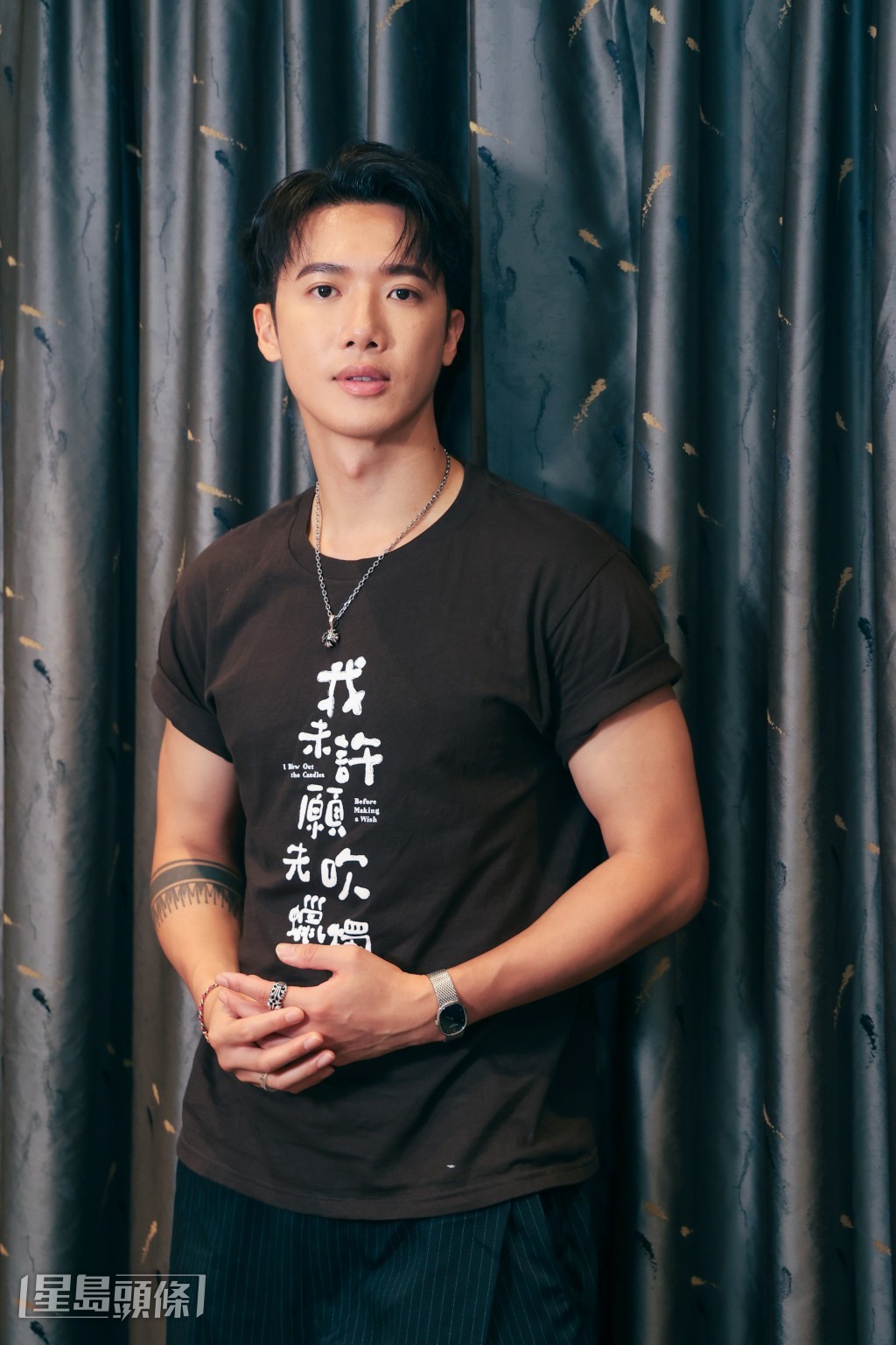 為了演出一場校內吸煙戲,原本不吸煙的Stanley特意在家苦練。