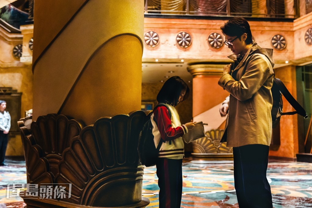 Stanley在片中飾演一名有心機的老師,更會欺騙學生的錢。