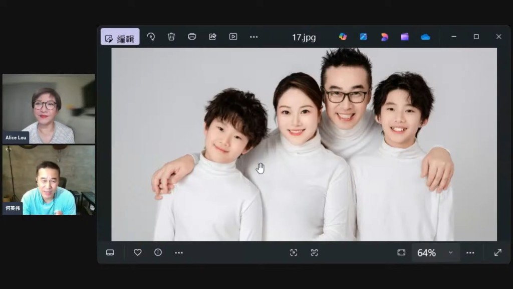 何英偉於2011年再婚,育有兩名兒子。
