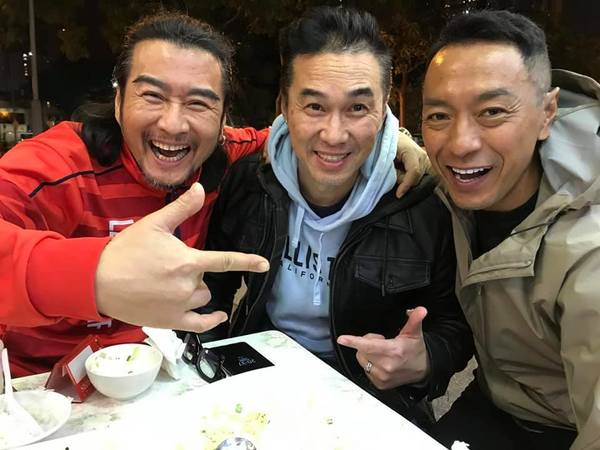 何英偉與圈中不少人相熟。
