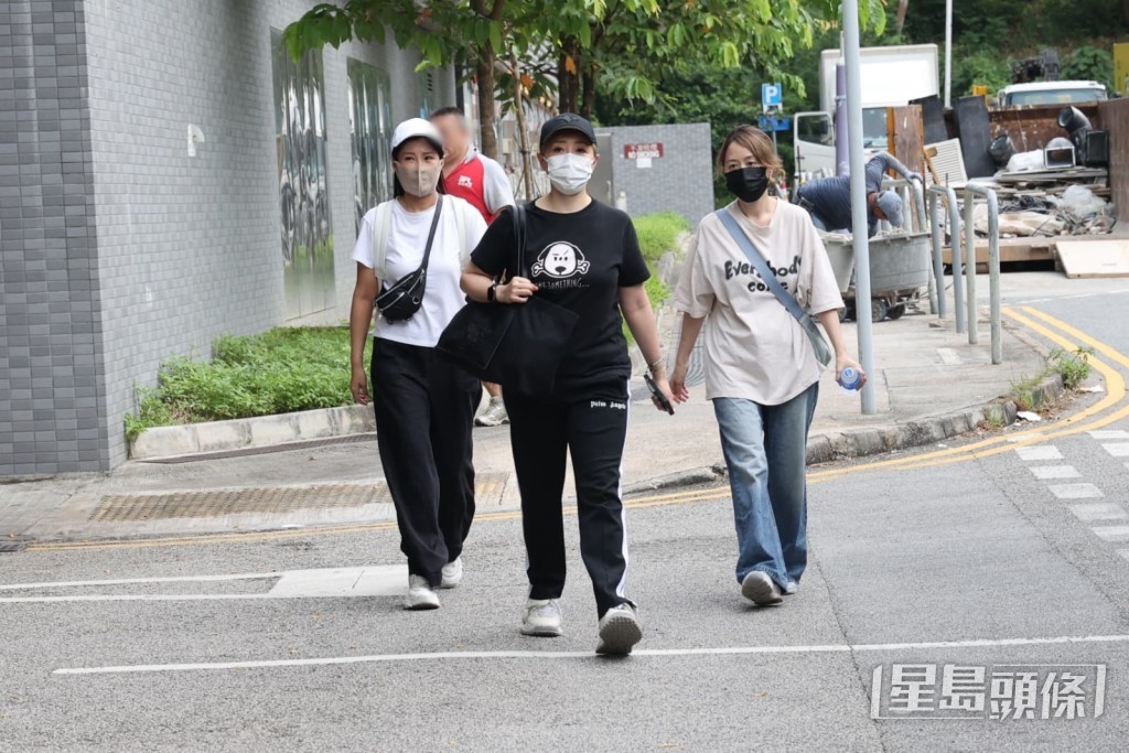 湯盈盈面對傳媒追訪時表示感到緊張。