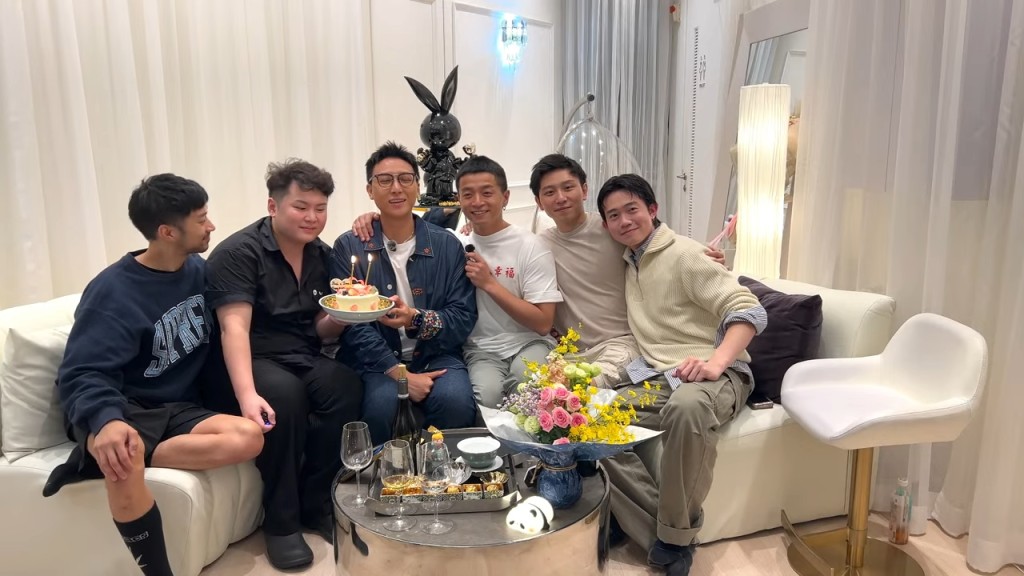 其團隊曾在YouTube開直播,但王賢誌本人未有露面。
