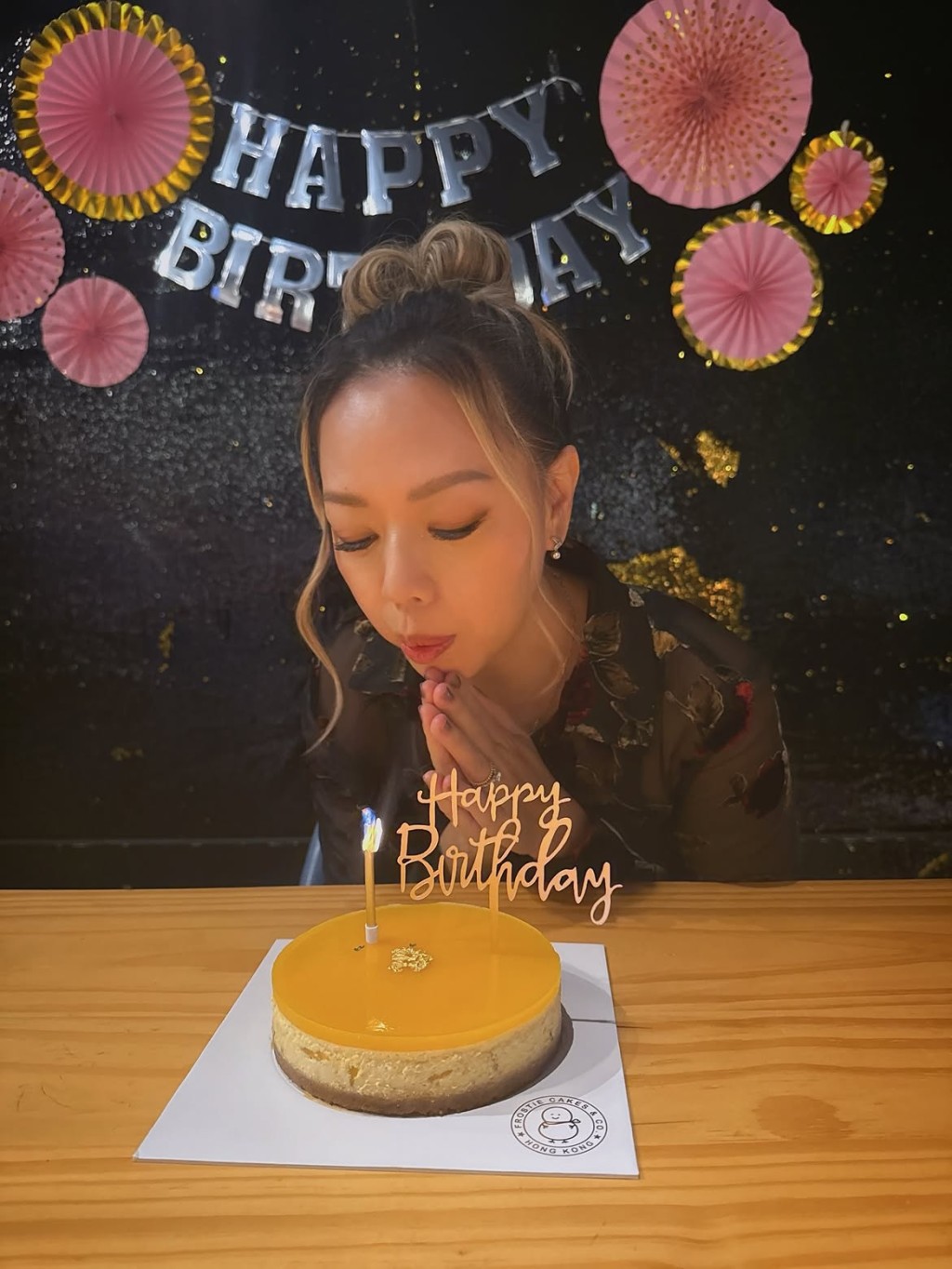 鍾麗淇去年11月慶祝49歲生日。