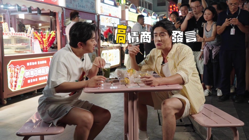 吳兆麟在品嚐特色美食時，展現出高情商的一面。