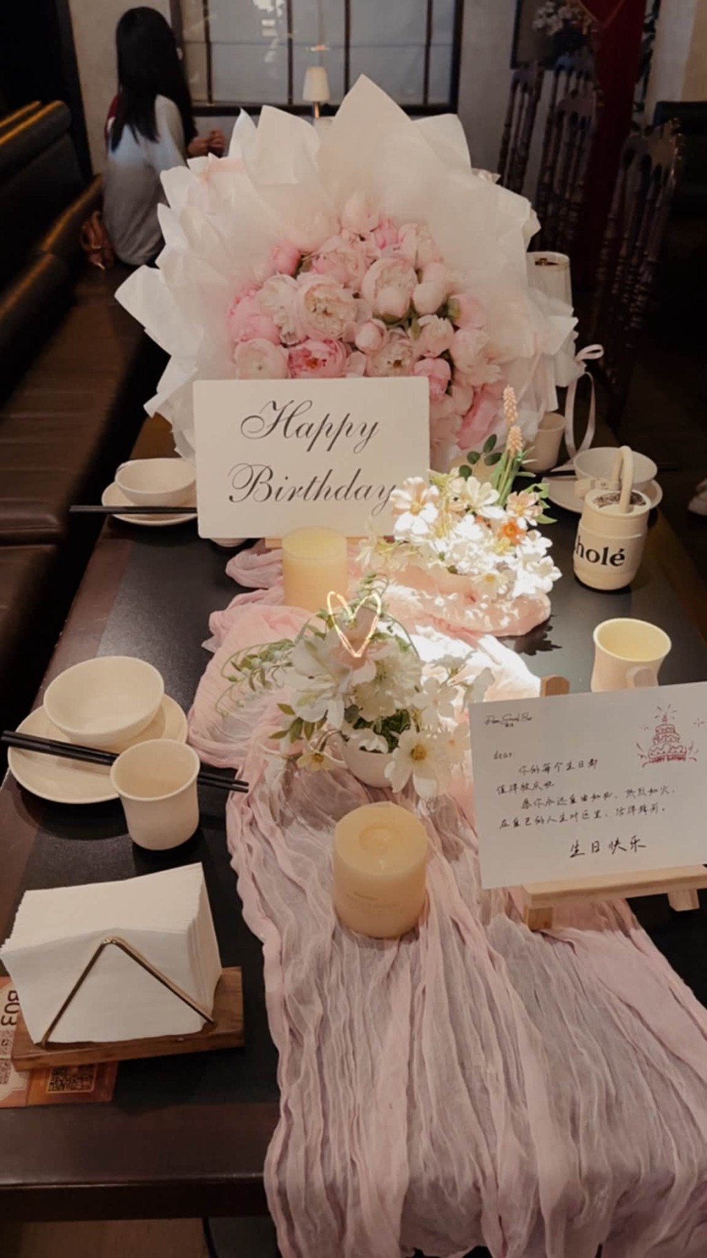 胡家惠接連與不同朋友享用生日飯局。